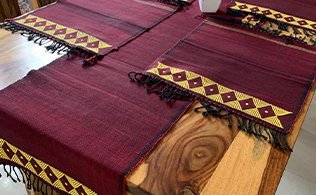 Table Runner with set of 6 Mats