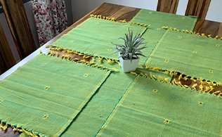 Table Runner with set of 6 Mats